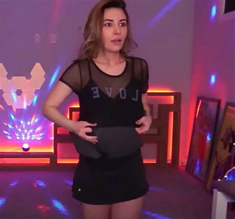 Alinity is now suspended from Twitch after nipple slip。